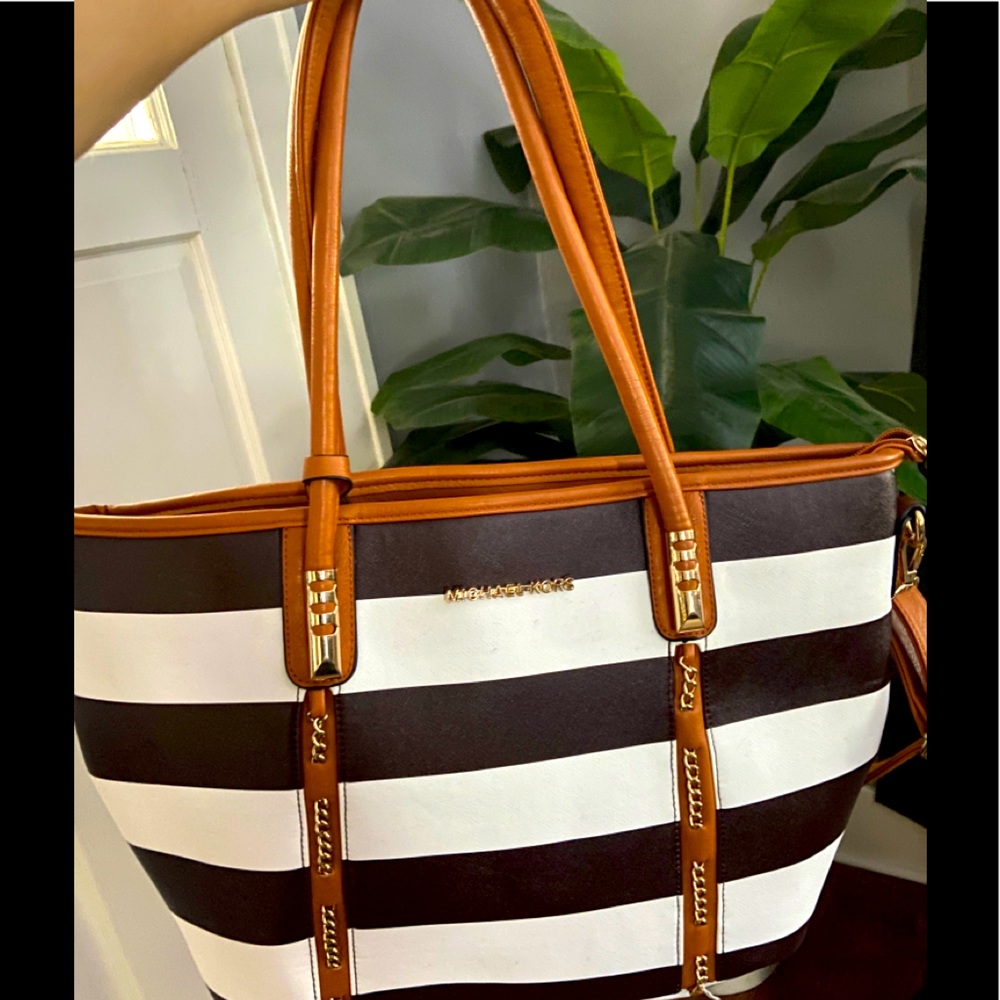 Michael Kors purse
